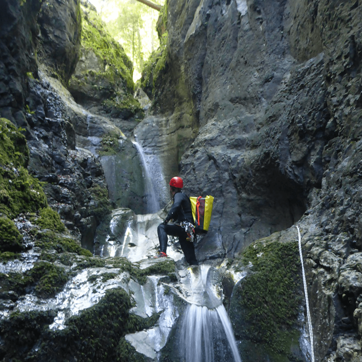Abseilen im Wasserfall