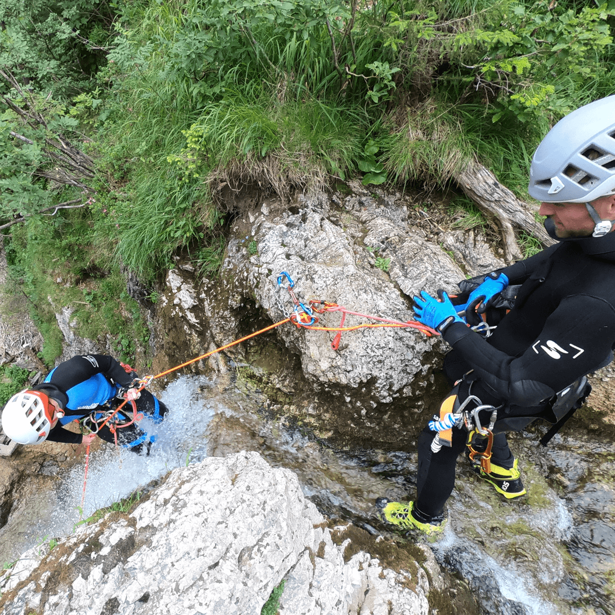 Abseilen beim Canyoning