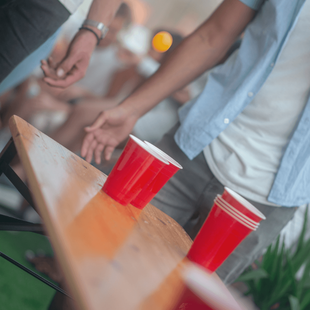 Bier Pong und JGA, klar.